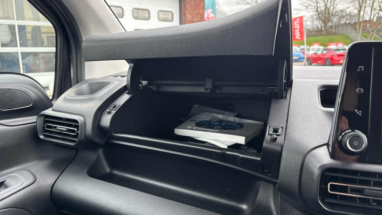 Vauxhall Combo Life 100kW SE 50kWh 5dr Auto Electric Estate